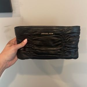 MICHAEL KORS clutch/shoulder bag duo
